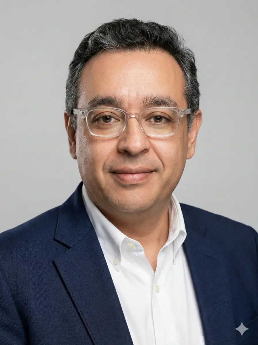 Retrato profesional de Julio Leyva